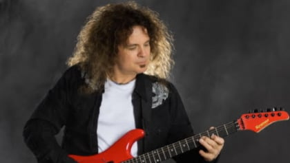 UFO Guitarist VINNIE MOORE To Release New Solo Album 'Double Exposure' With Guest Vocalists
