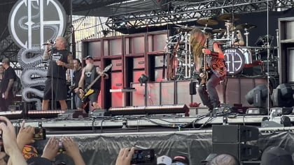 Watch Multi-Camera Video Of PANTERA Performing 'Cowboys From Hell' At KNOTFEST CHILE