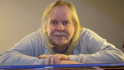 YES Legend RICK WAKEMAN Announces 'The Return Of The Caped Crusader' 2024 Tour