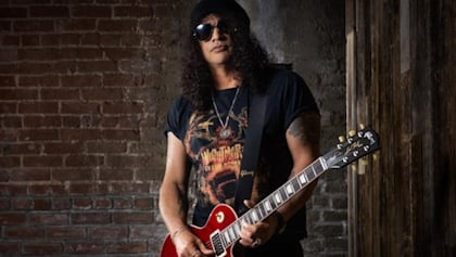SLASH Is Working On 'Blues-Oriented' New Solo Album Featuring 'A Bunch Of Different Singers'
